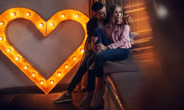 Überraschung Schönes Romantisches Paar Café Junger Mann Kommt Vom Date — Stockfoto