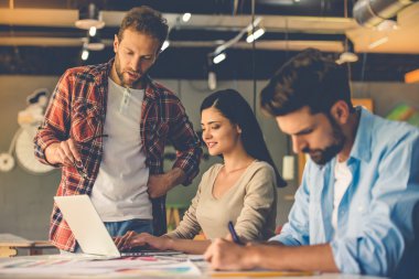 Güzel tasarımcıları çalışma