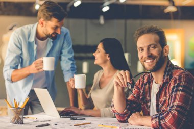 Güzel tasarımcıları çalışma