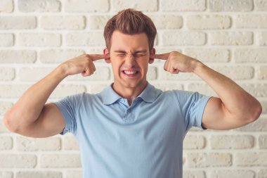 yakışıklı kaslı çocuk