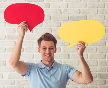 Yakışıklı adamla konuşma balonu