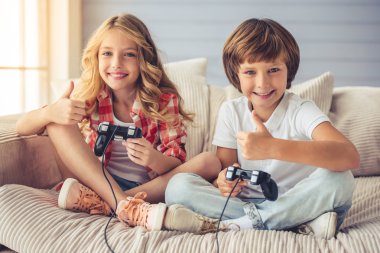 küçük kız ve erkek