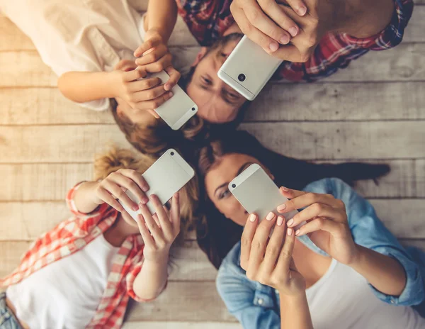 Gemeinsam glückliche Familie — Stockfoto