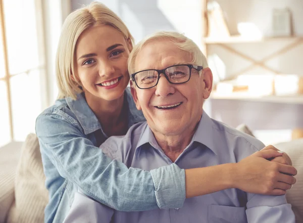 Grand-père et petit-enfant — Photo