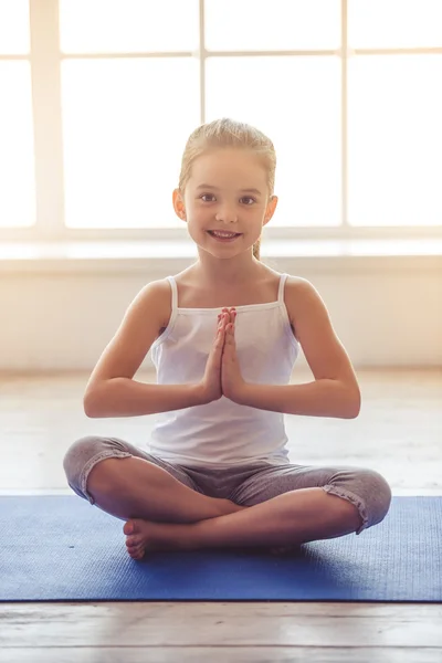 Little girl doing sport — Stock Photo, Image