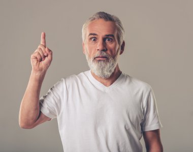 Yakışıklı olgun adam.