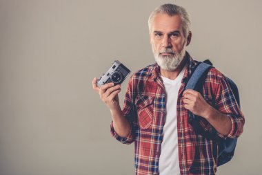 Yakışıklı şık olgun adam