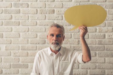 Olgun adamla konuşma balonu