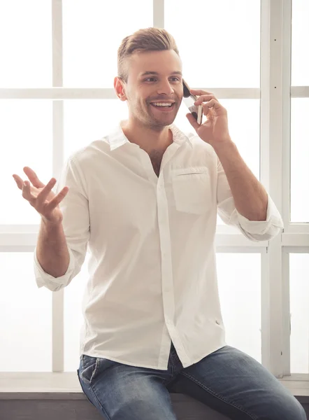 Knappe jonge zakenman — Stockfoto