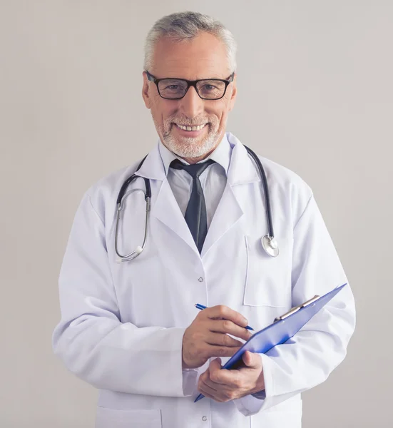 Handsome mature doctor — Stock Photo, Image