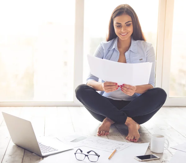 Mooie business lady werken — Stockfoto