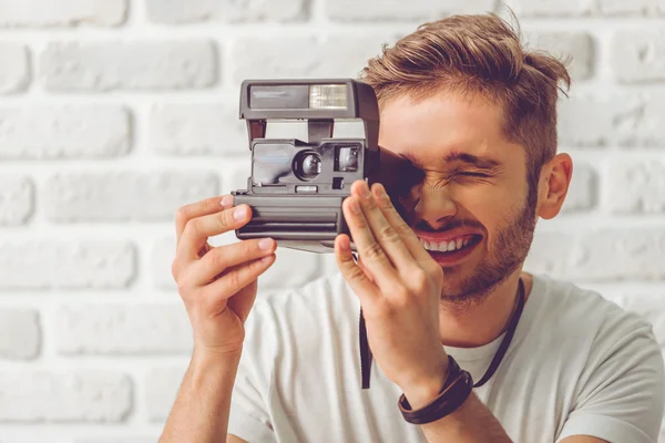 Knappe emotionele jongen — Stockfoto