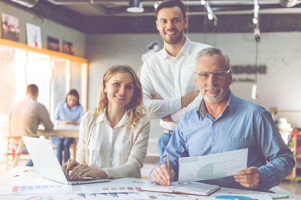 Gente de negocios trabajando juntos — Foto de Stock