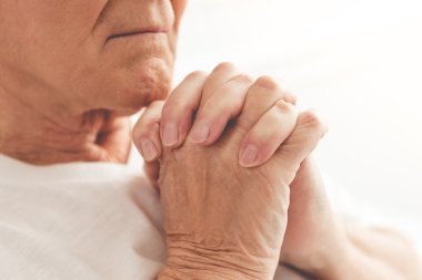 Hastanedeki yaşlı adam