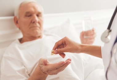 Hastanedeki yaşlı adam