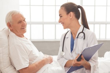 Hastanedeki yaşlı adam