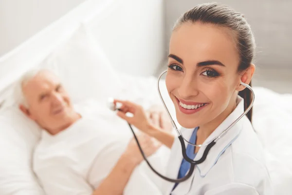 Old man in hospital — Stock Photo, Image