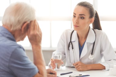 Güzel doktor ve hasta