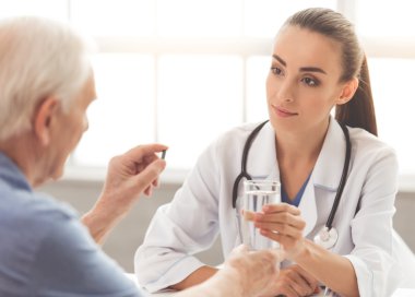 Güzel doktor ve hasta