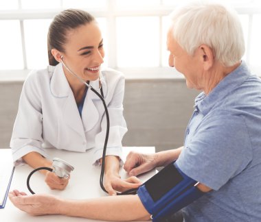 Güzel doktor ve hasta