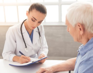 Güzel doktor ve hasta