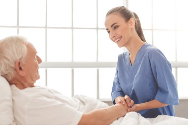 Güzel doktor ve hasta