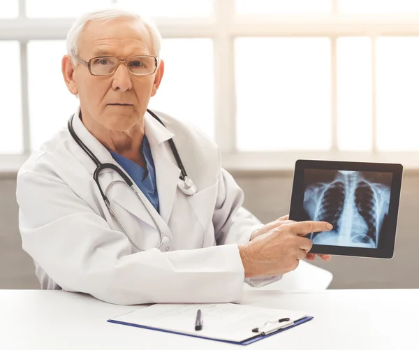 Handsome old doctor — Stock Photo, Image