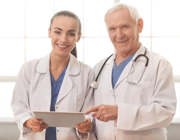 Old and young doctors — Stock Photo, Image