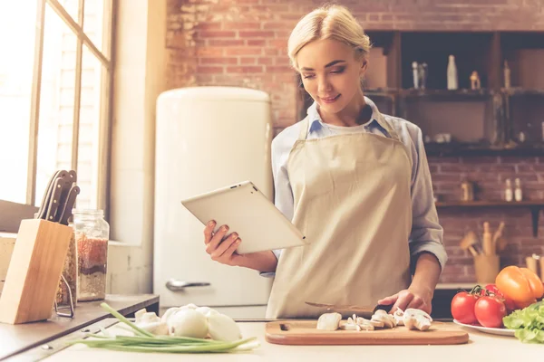 Beautiful girl cooking — Stock Photo, Image