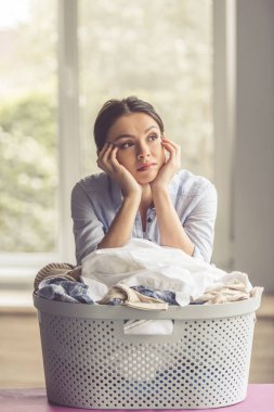 çamaşır işgal kadın