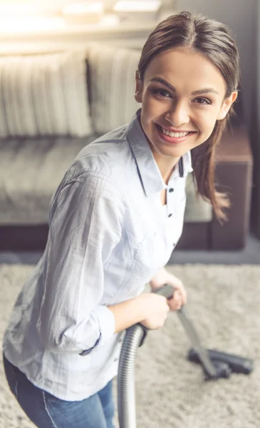 Woman cleaning her house — Stock Photo, Image