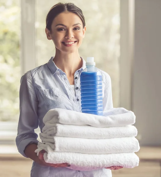 女性の洗浄の服 — ストック写真