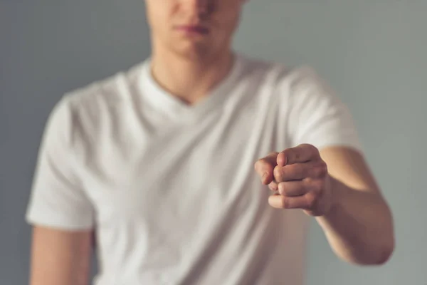 Schöner junger Mann — Stockfoto