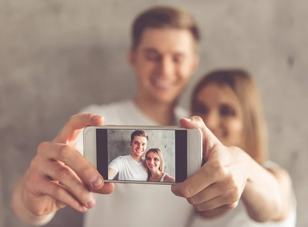 Mooie jonge paar — Stockfoto