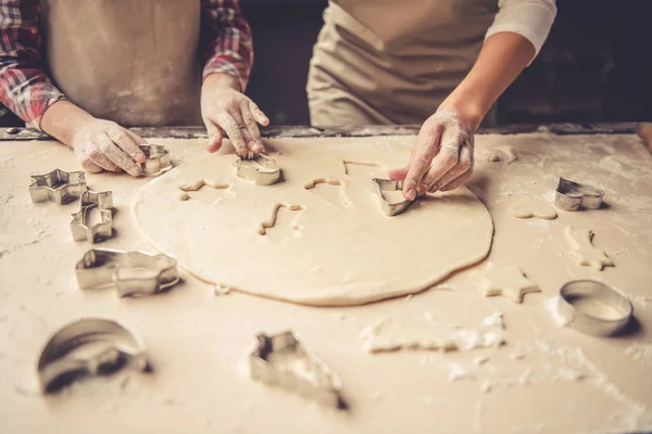 Mom and daughter baking — Stock Photo, Image