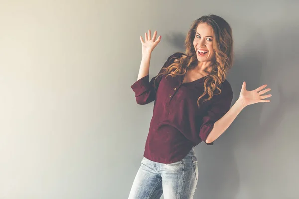 Hermosa mujer elegante — Foto de Stock