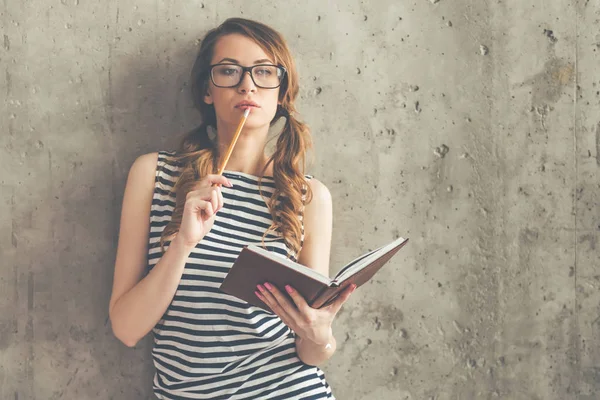 Hermoso estudiante con estilo —  Fotos de Stock