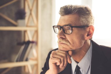 Olgun işadamı çalışma