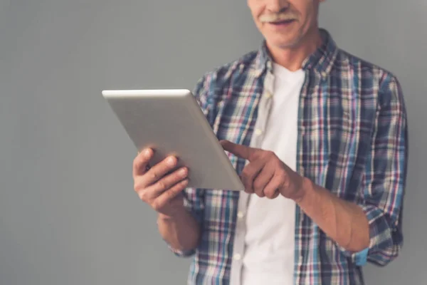 Mature man with gadget — Stock Photo, Image