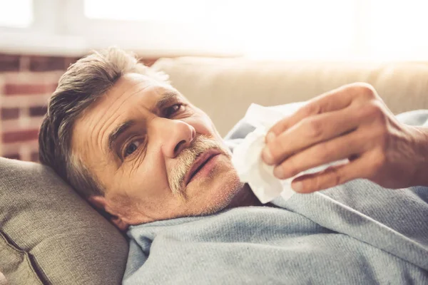 Mature man having a cold — Stock Photo, Image