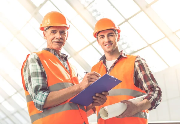 Trabajadores del sector de la construcción —  Fotos de Stock