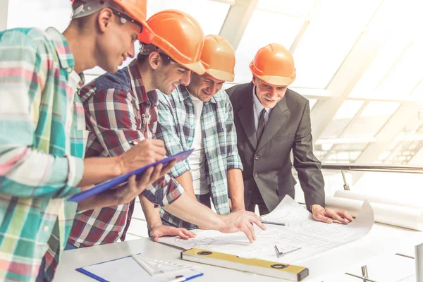 Werknemers in de bouw industrie — Stockfoto