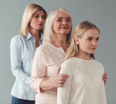 Kızı, anne ve büyükanne