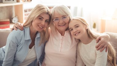 Kızı, anne ve büyükanne