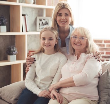 Kızı, anne ve büyükanne