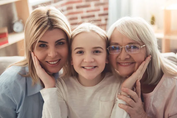 Lánya, anya és a nagymama — Stock Fotó