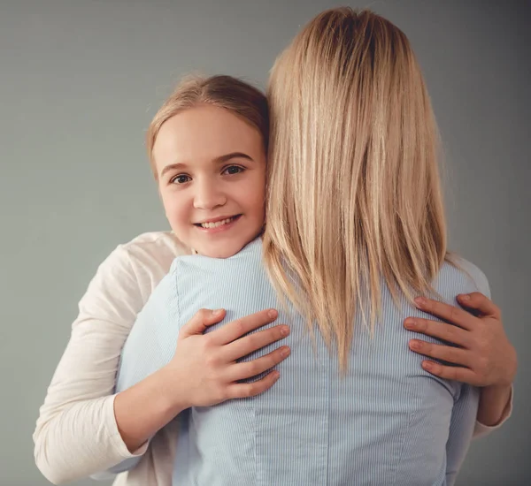 Mom and teenage daughter — Stock Photo, Image