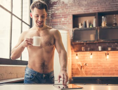 Mutfakta seksi adam