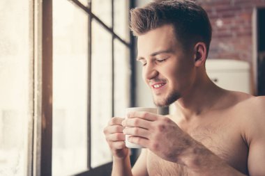 Mutfakta seksi adam