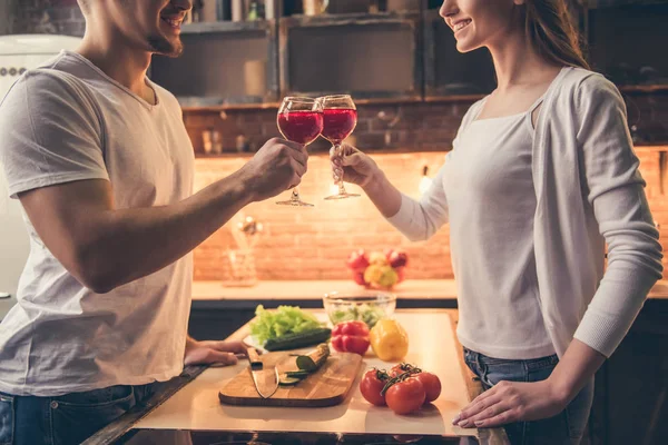 Beautiful couple cooking — Stock Photo, Image